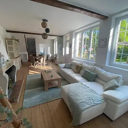 Le Des Vaux Avec Cheminée, Sauna Et Jacuzzi Dans Un Parc Arboré